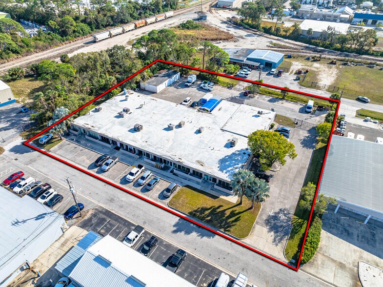 More Photos Of 2192-2198 Princeton St, Sarasota Manufacturing For Sale