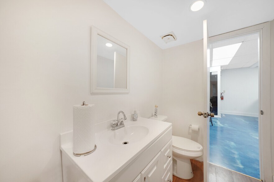 More Photos Of 1500-1536 S Dixie Hwy, Pompano Beach Showroom For Lease