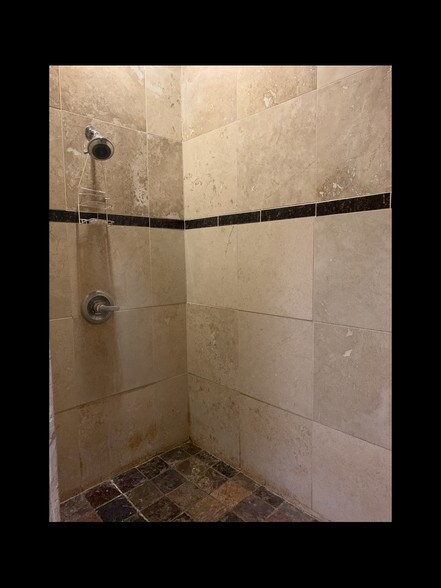More Photos Of 8815 N Western Ave, Oklahoma City Service For Sale