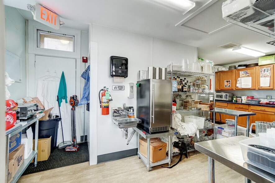 More Photos Of 105 E Liberty St, Arlington Restaurant For Sale