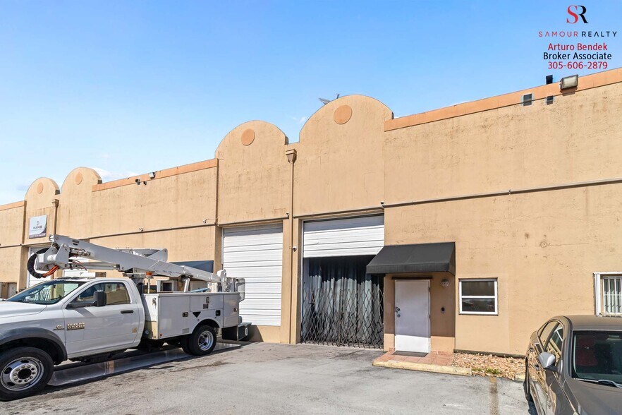 More Photos Of 1723-1745 W 37th St, Hialeah Showroom For Sale