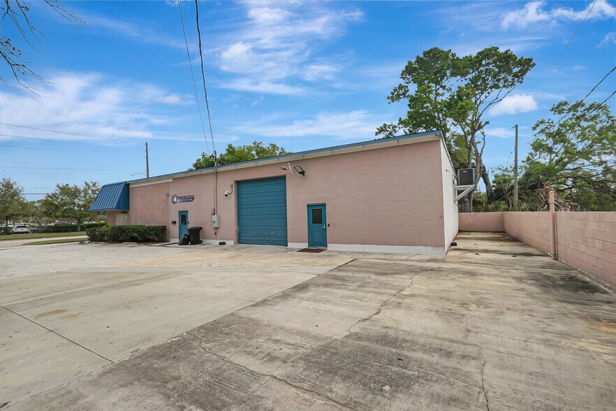 More Photos Of 450 94th Ave N, Saint Petersburg Freestanding For Lease