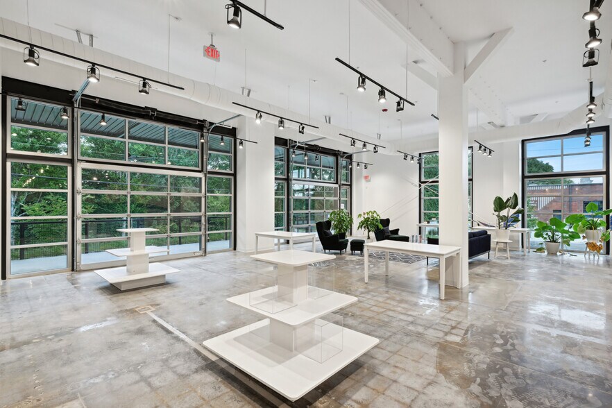 More Photos Of 159 Armour Dr NE, Atlanta Showroom For Lease
