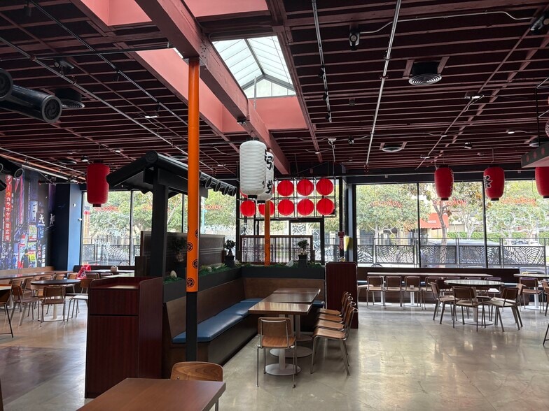 More Photos Of 11016-11020 Magnolia Blvd, North Hollywood General Retail For Lease