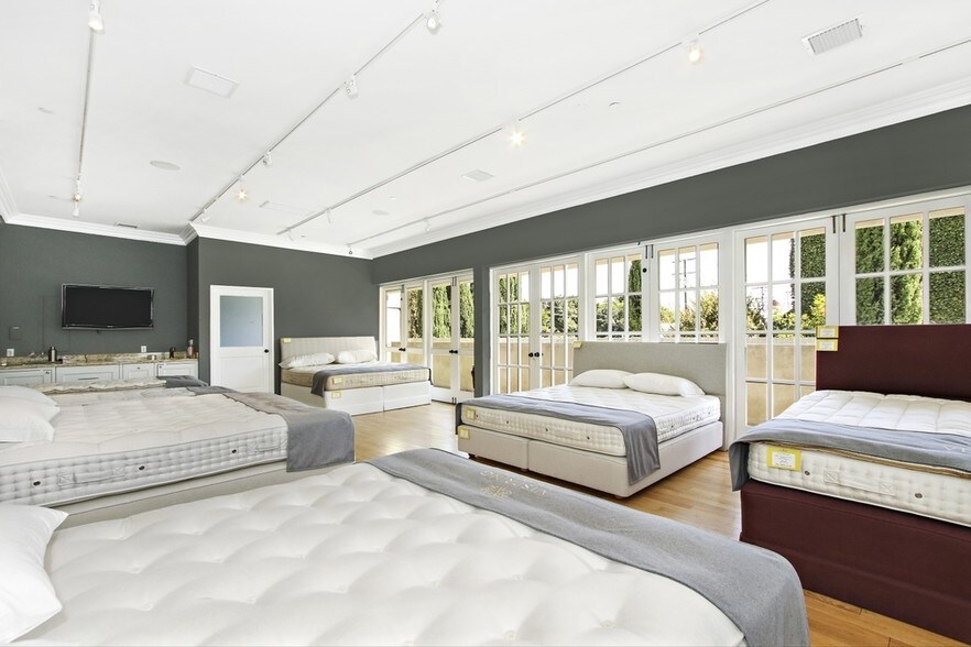 More Photos Of 8825-8827 Beverly Blvd, West Hollywood General Retail For Sale