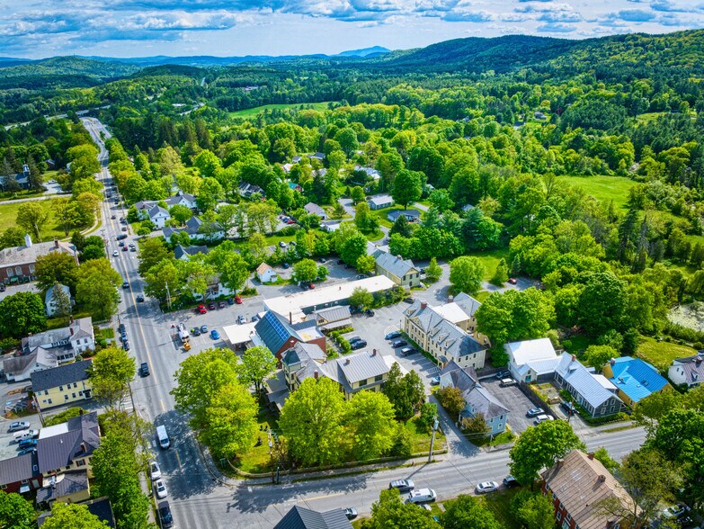 More Photos Of 11 Beaver Meadow Rd, Norwich Office For Sale