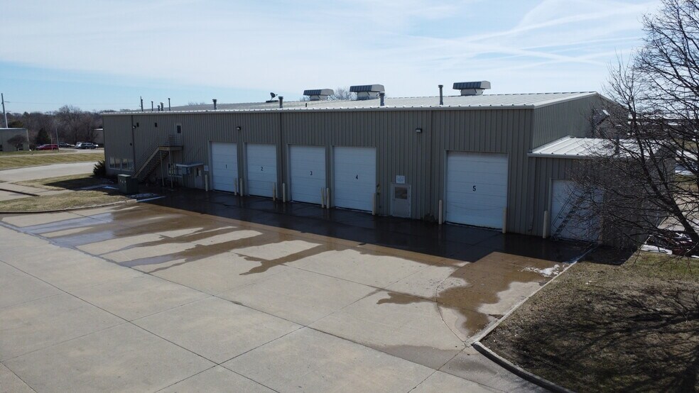 More Photos Of 3408 101st St, Urbandale Truck Terminal For Sale