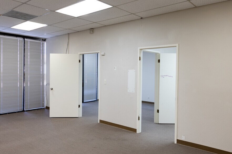 More Photos Of 1310-1314 Ross St, Petaluma Warehouse For Lease