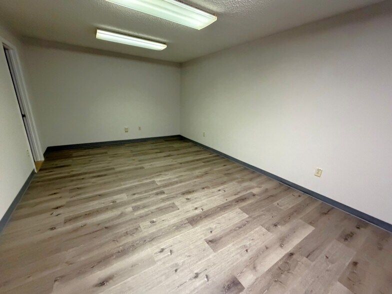 More Photos Of 109 S Story Rd, Irving Office Residential For Sale