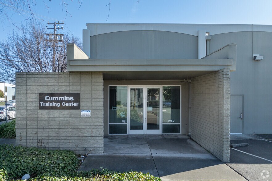 More Photos Of 14333 Wicks Blvd, San Leandro Warehouse For Sale