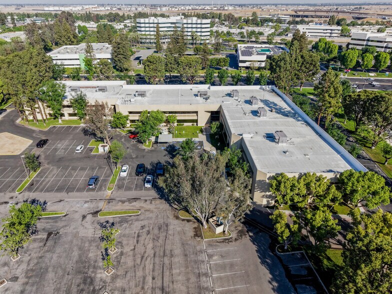 More Photos Of 5001 California Ave, Bakersfield Office For Lease