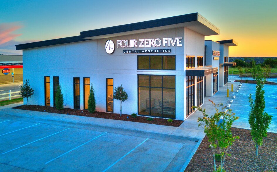 More Photos Of 14901 N Rockwell Ave, Oklahoma City General Retail For Lease