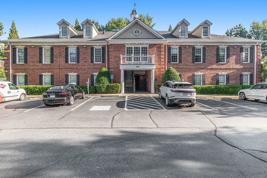 More Photos Of 515 Crossville Rd, Roswell Unknown For Lease