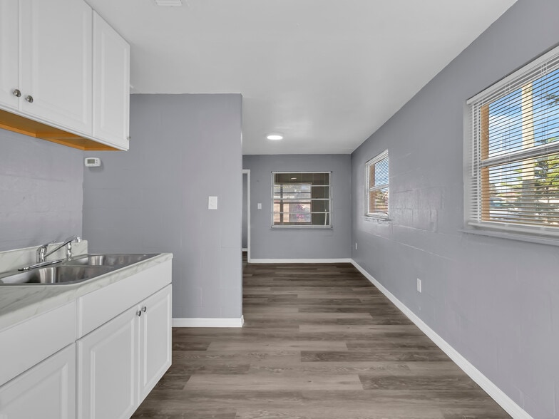 More Photos Of 301 SW 3rd Ter, Mulberry Apartments For Sale
