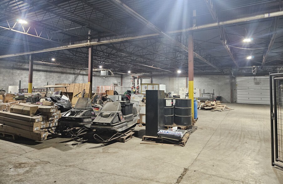 More Photos Of 1406-1414 E Pine St, Midland Warehouse For Lease