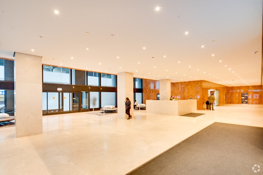 More Photos Of 30 N LaSalle St, Chicago Office For Lease