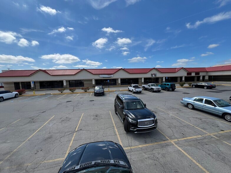 More Photos Of 1900 S Anderson St, Elwood Unknown For Lease