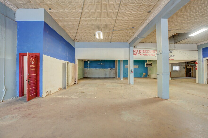 More Photos Of 1301 Buddy Holly Ave, Lubbock Warehouse For Lease