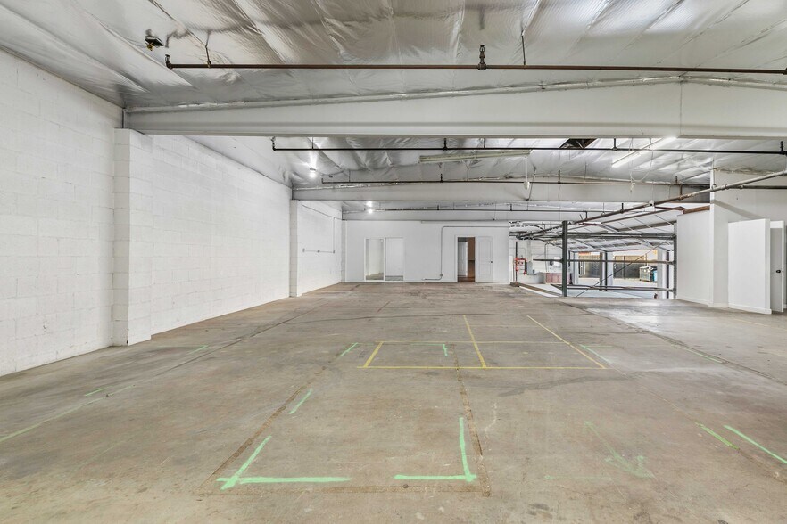 More Photos Of 11800 Vose St, North Hollywood Warehouse For Lease