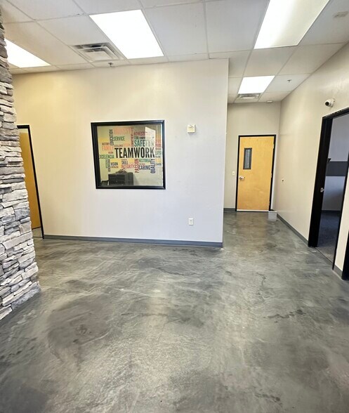 More Photos Of 12455 N 92nd Dr, Peoria Warehouse For Lease