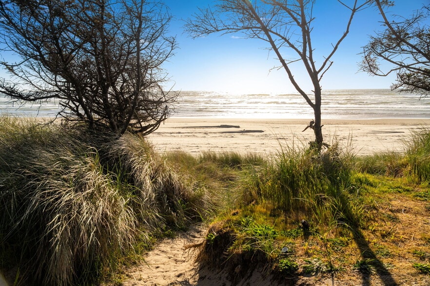 More Photos Of 259 S Pacific St, Rockaway Beach Specialty For Sale