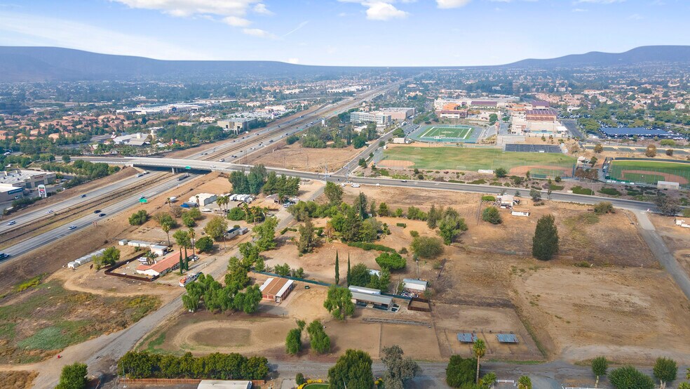 More Photos Of 25110 Monroe Ave, Murrieta Veterinarian Kennel For Sale