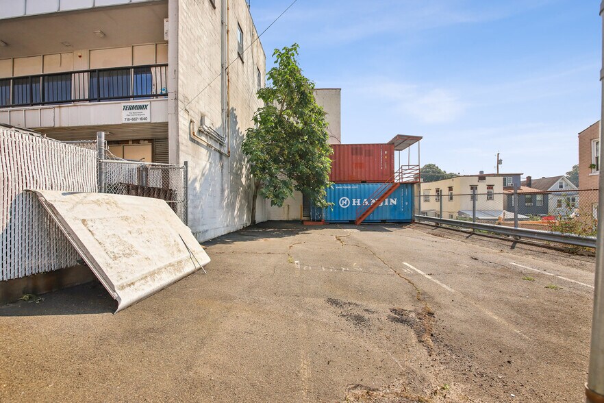 More Photos Of 114 McClean Ave, Staten Island Storefront For Lease