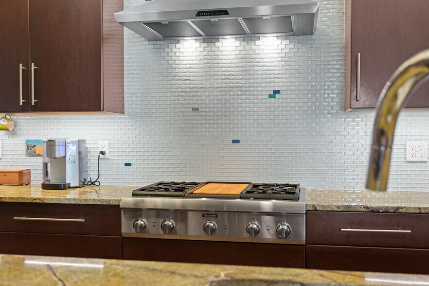 More Photos Of 302-308 1st St SW, Roanoke Storefront Retail Residential For Sale