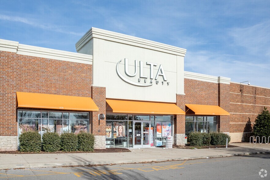 More Photos Of 1010-1038 Glenbrook Way, Hendersonville Unknown For Lease