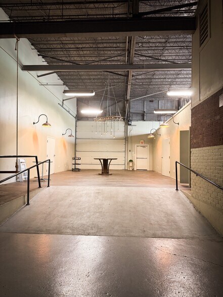 More Photos Of 900 Market St, Shreveport Office For Sale