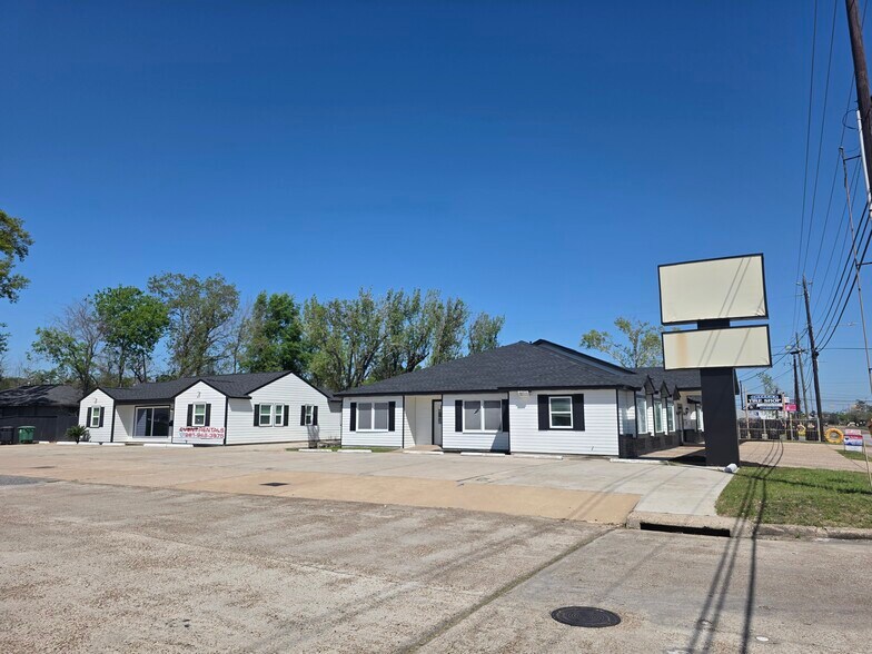 More Photos Of 512 Uvalde Rd, Houston Office For Lease