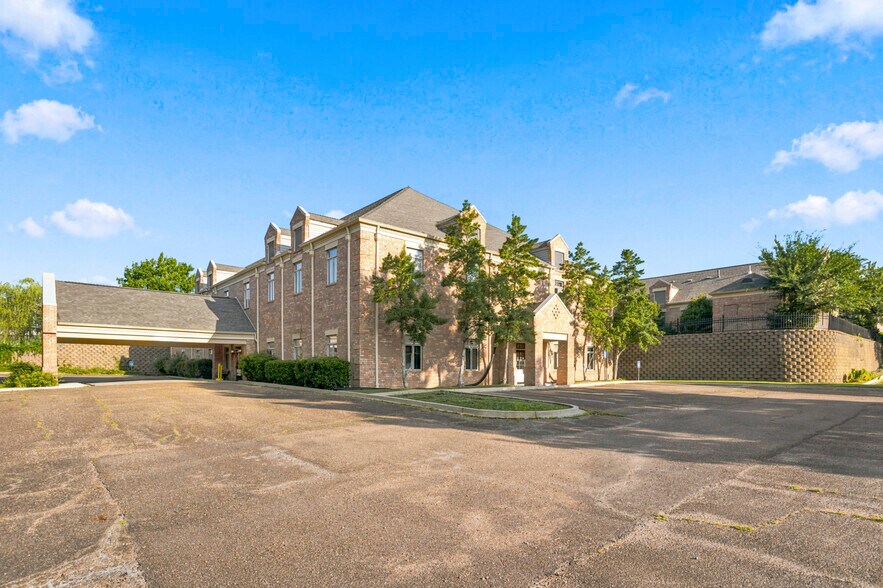 More Photos Of 450 Towne Center Blvd, Ridgeland Skilled Nursing Facility For Sale