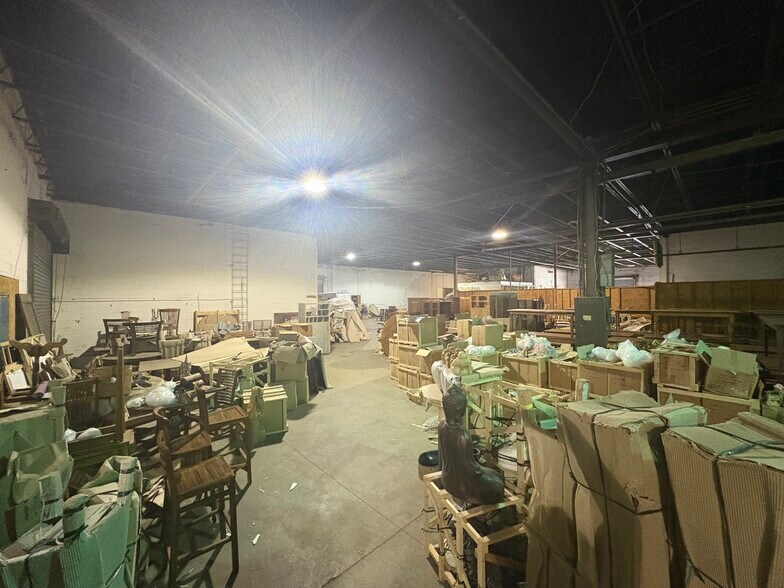 More Photos Of 40 Shanklin Rd, Beaufort Warehouse For Sale