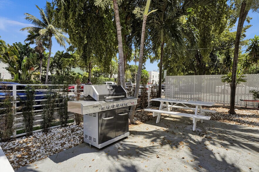 More Photos Of 1000 7th St, Miami Beach Apartments For Sale