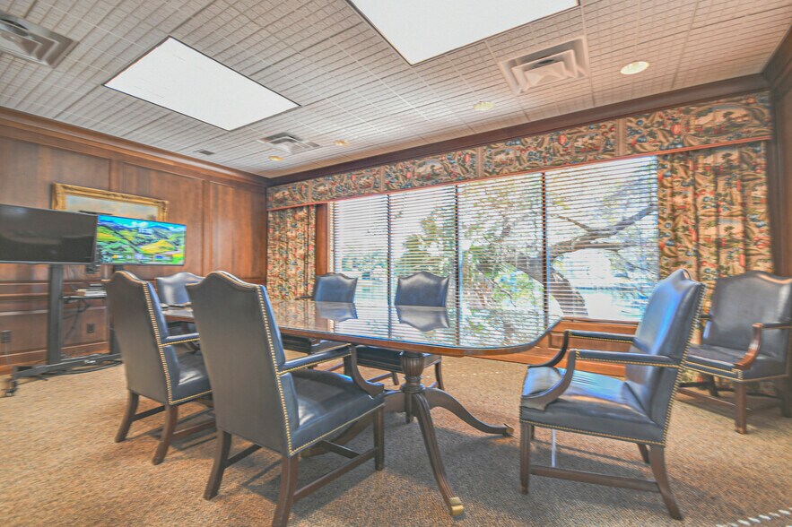 More Photos Of 220 Mckenzie Ave, Panama City Office For Sale