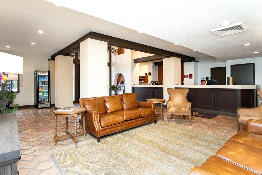 More Photos Of 301 W State Route 89A, Cottonwood Hotel For Sale