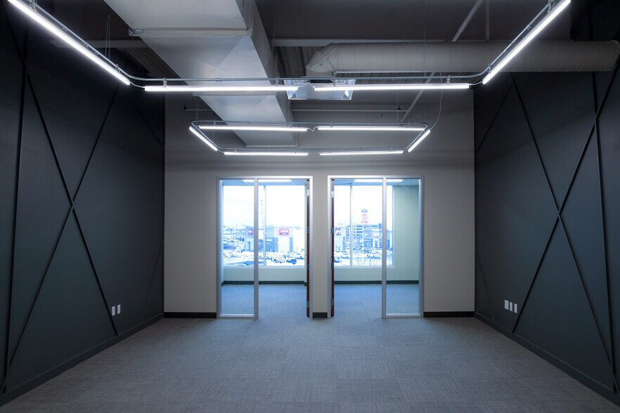 More Photos Of 2901 W Bluegrass Blvd, Lehi Office For Lease