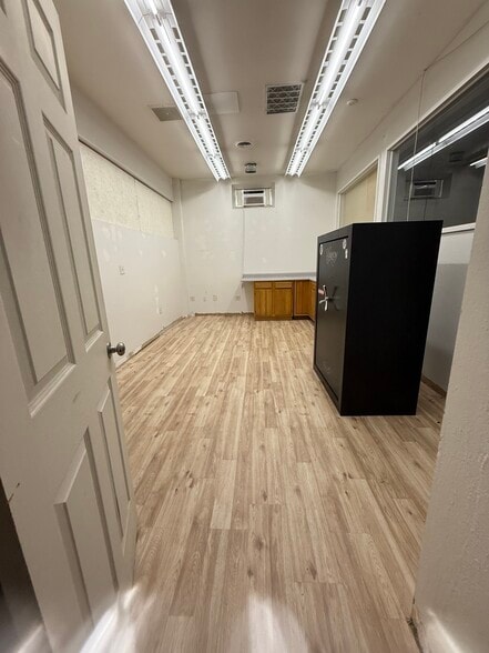 More Photos Of 2013 Ridgecrest Dr, Albuquerque Storefront Retail Office For Sale