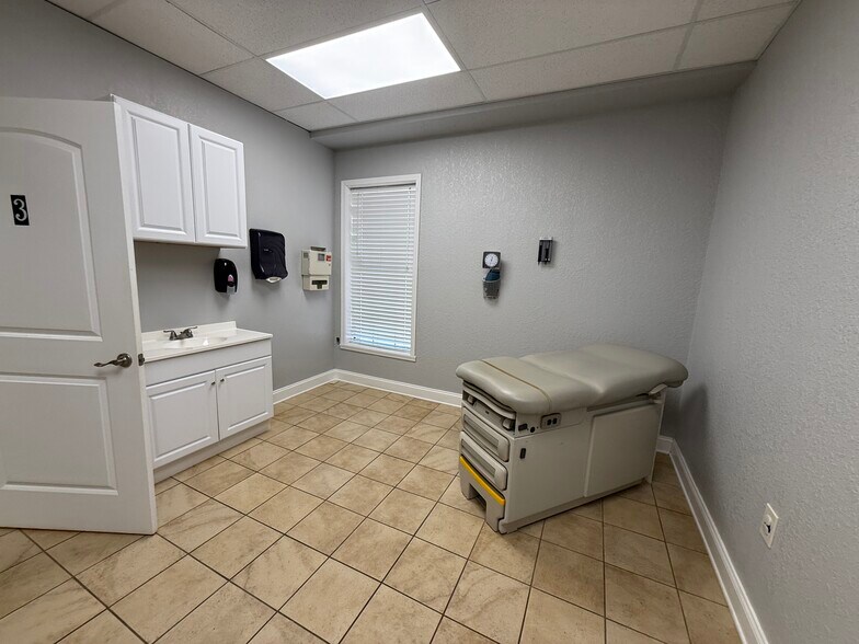 More Photos Of 1030 Wintergap Rd, Oliver Springs Office For Sale