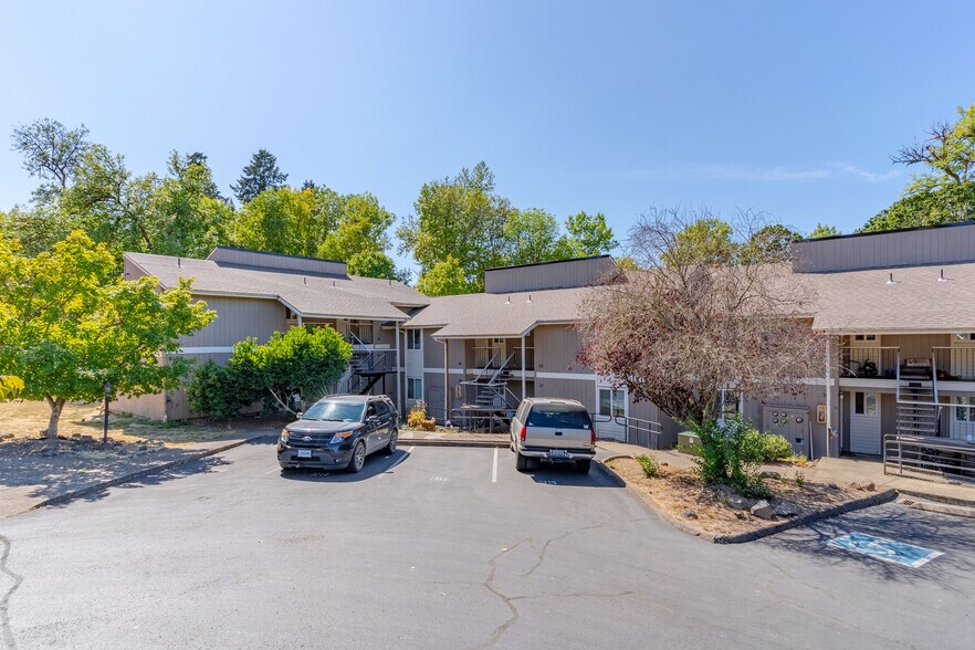 More Photos Of 2048 NE Highway 99W, McMinnville Apartments For Sale