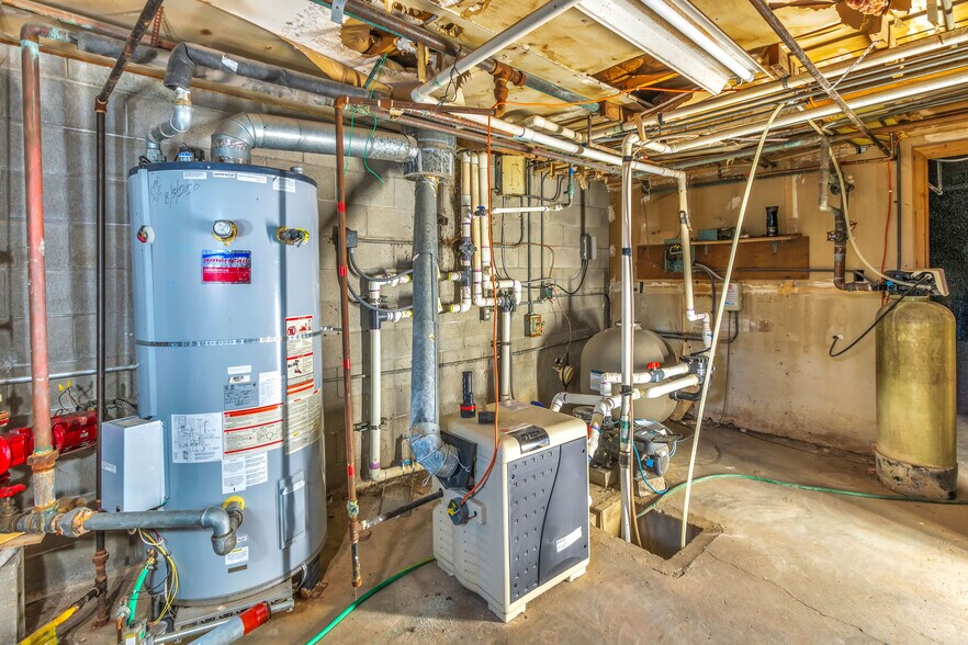 More Photos Of 1210 E US Highway 2, Alliance Hotel For Sale