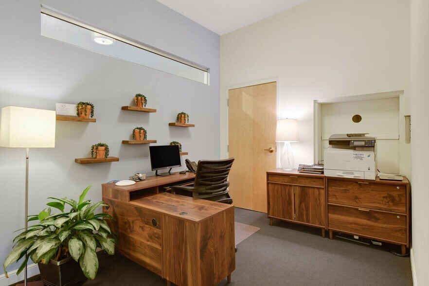 More Photos Of 2124 Dupont Ave S, Minneapolis Loft Creative Space For Lease