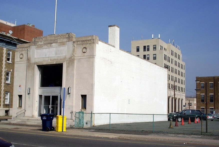 More Photos Of 242 State St, Hackensack Freestanding For Lease