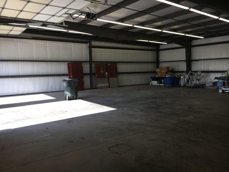 More Photos Of 4314 7th St, Moline Warehouse For Sale