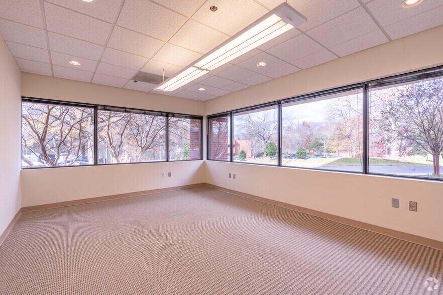 More Photos Of 2809 Emerywood Pky, Richmond Office For Lease
