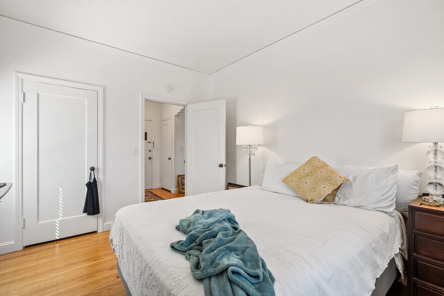 More Photos Of 1217 Capuchino Ave, Burlingame Apartments For Sale