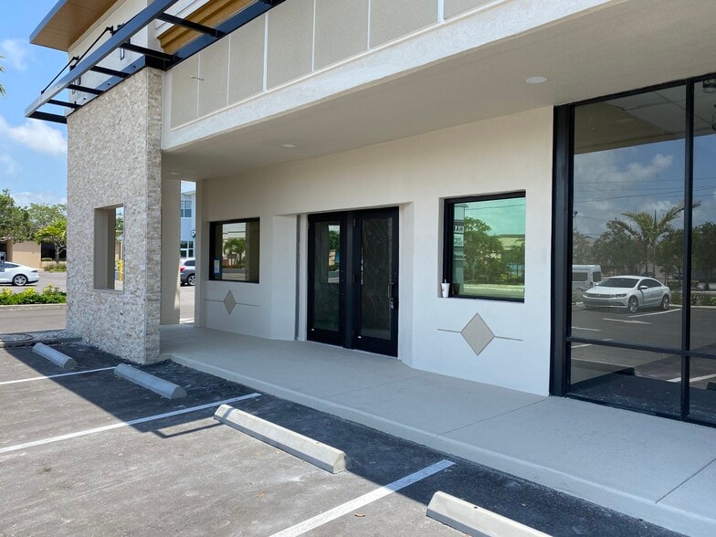 More Photos Of 6750-6754 22nd Ave, Saint Petersburg Freestanding For Lease
