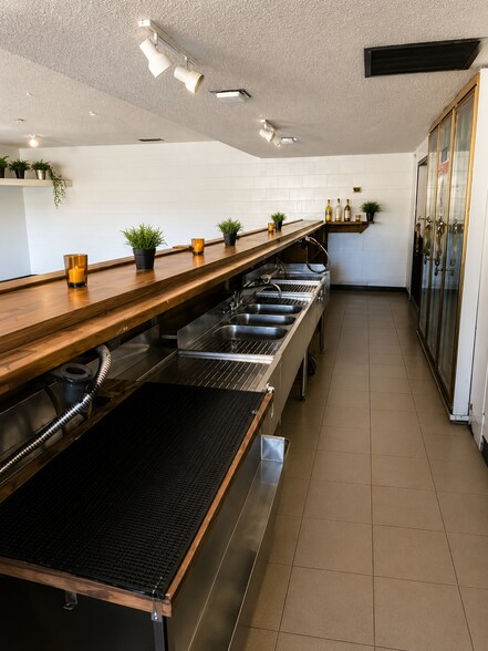 More Photos Of 311 Lake Mendocino Dr, Ukiah Bar For Lease