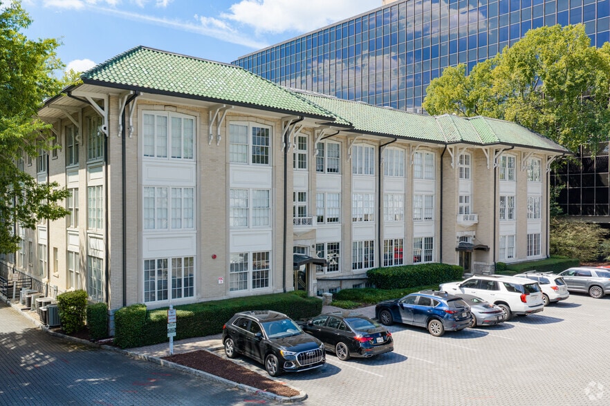 More Photos Of 1708 Peachtree St NW, Atlanta Medical For Sale