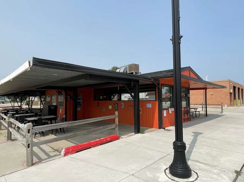 More Photos Of 223 S Main St, Valentine General Retail For Sale